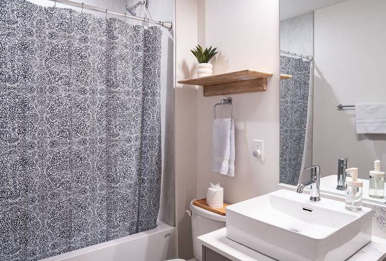 Bathroom 2, Powder Pines Retreat Revelstoke Vacation, Columbia-Shuswap