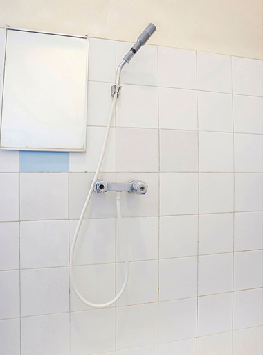 Bathroom 2, OYO 90132 Lie Mas Hotel, Pasuruan