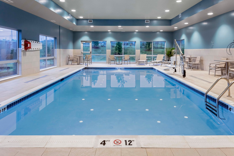 Sport & Beauty 2, Holiday Inn Express & Suites MADISON by IHG, Lake
