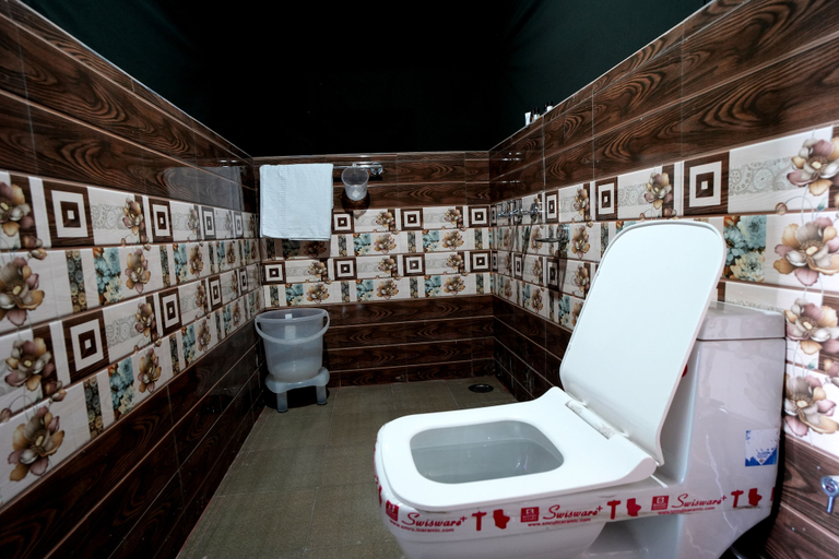 Bathroom 2, MYSTERY HILLS RESORT, Solan