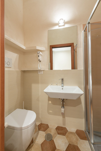 Bathroom 5, Top Floor Colosseo, Rome