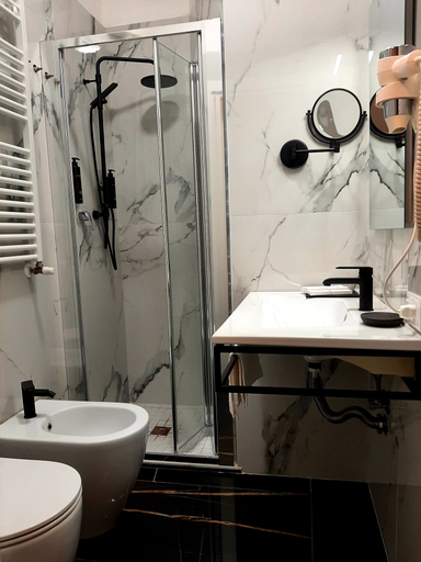 Bathroom 3, Emma hotel fiera, Bologna