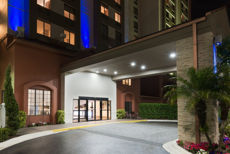 Exterior & Views 2, Holiday Inn Express & Suites NEAREST UNIVERSAL ORLANDO, Orange