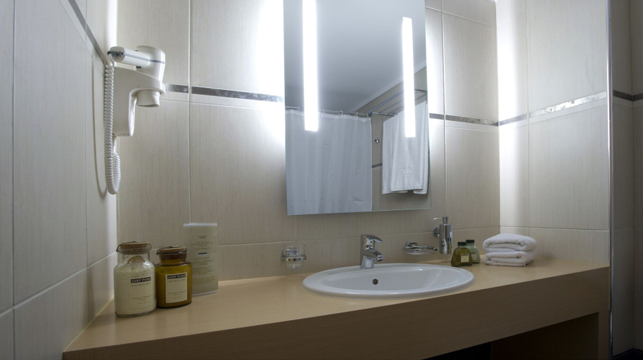 Bathroom 5, Astoria Hotel, Central Macedonia