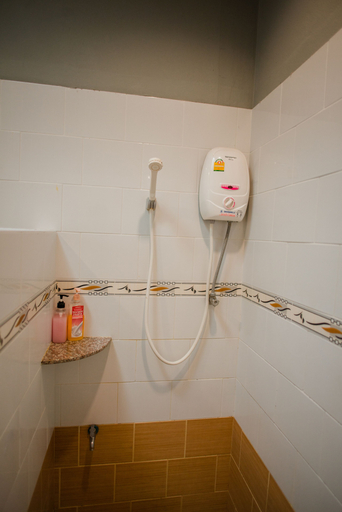 Bathroom 4, Warm Well Hostel Kanchanaburi, Muang Kanchanaburi