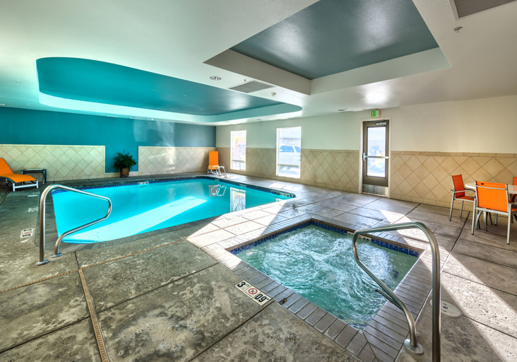 Sport & Beauty 2, Holiday Inn Express & Suites MINDEN, Douglas