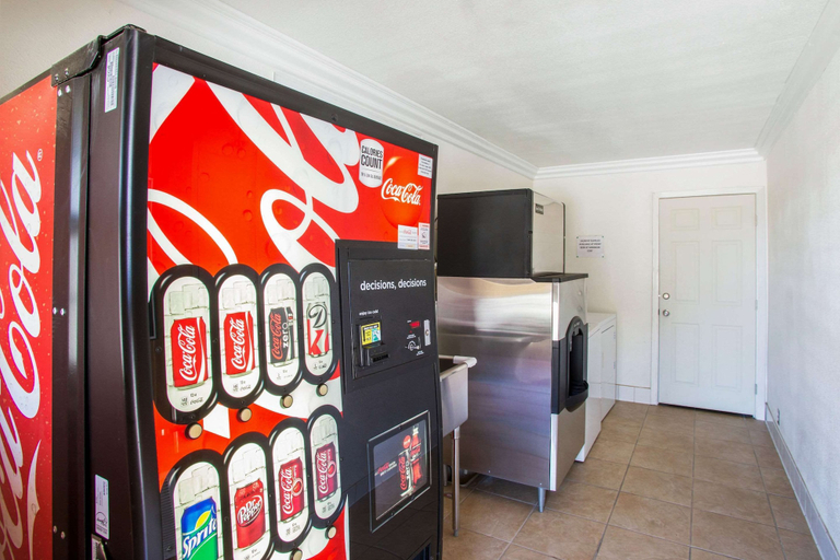 Food & Drinks 5, Rodeway Inn Adelanto US 395, San Bernardino
