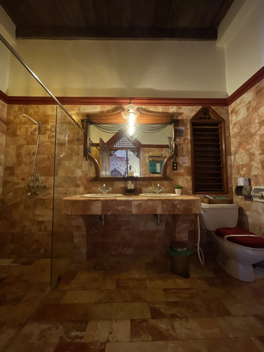 Bathroom 4, Tropicana Castle Dive Resort, Puerto Galera