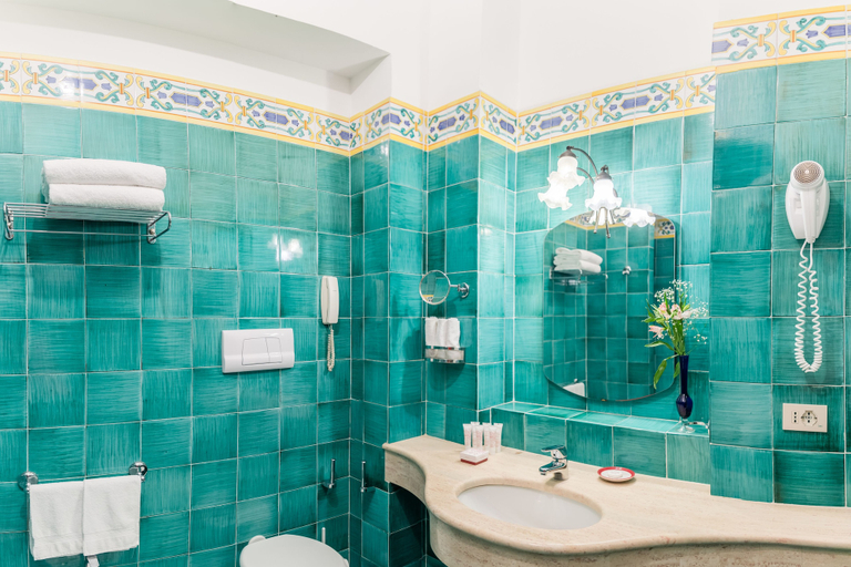 Bathroom 5, Poseidon Hotel, Salerno