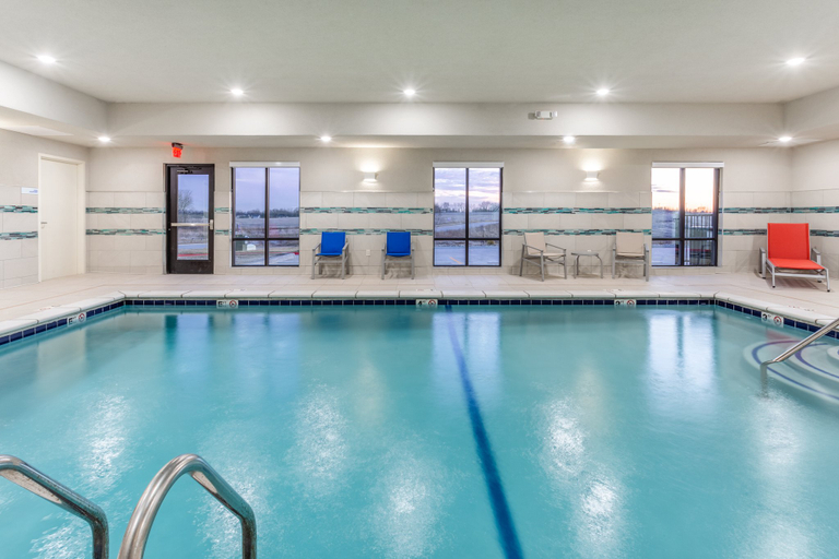 Sport & Beauty 2, Holiday Inn Express & Suites KEARNEY, Kansas City