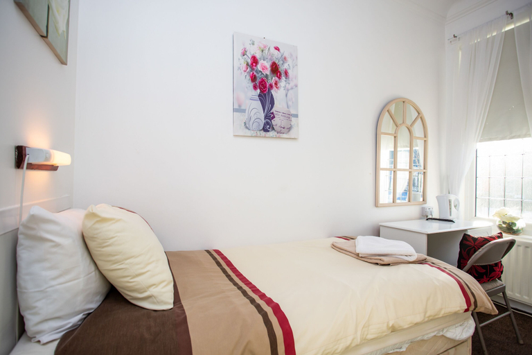 Bedroom 2, Ocean Road Rooms, North Tyneside