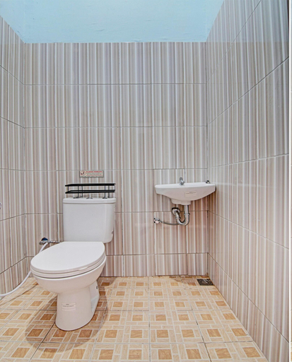 Bathroom 3, Hotel O Sartika Gh Syariah, Pekanbaru