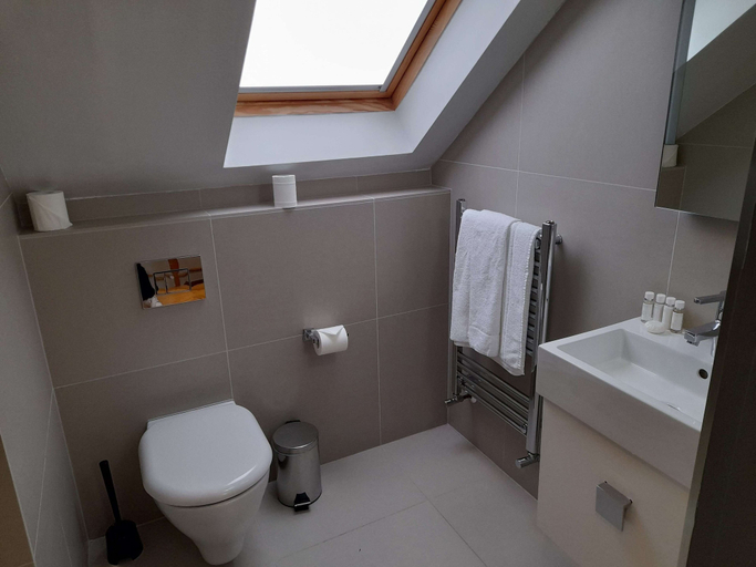 Bathroom 3, Miles Place Marylebone by Viridian Apartments, London
