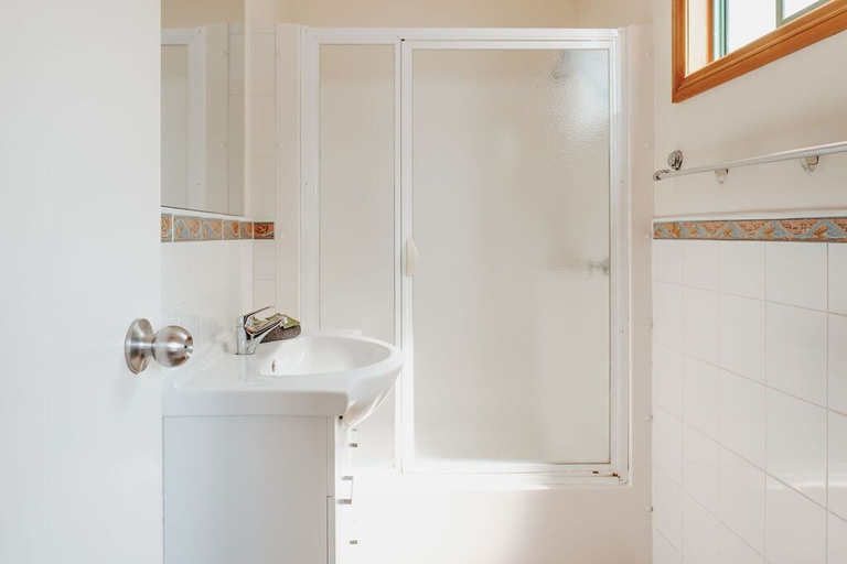 Bathroom 4, Port Fairy Holiday Park, Moyne - South