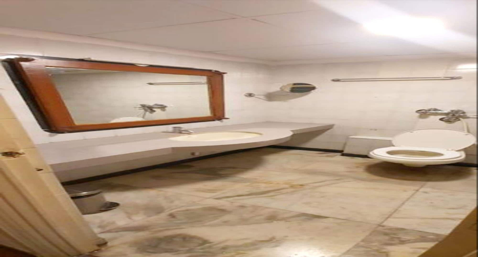 Bathroom, PPH Living EDEN PARK HOTEL INDIRA NAGAR, Bangalore