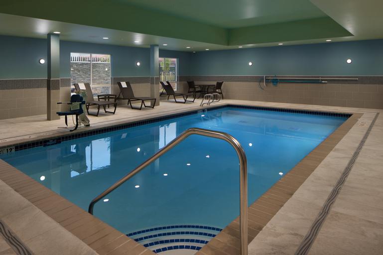 Holiday Inn Express & Suites PORTLAND AIRPORT, Multnomah