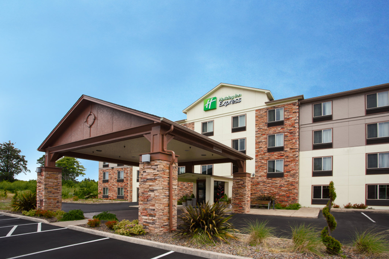 Exterior & Views 3, Holiday Inn Express & Suites NEWPORT, Lincoln