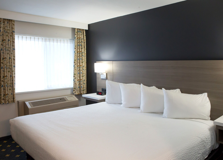 Bedroom 4, Days Inn by Wyndham Kelowna, Central Okanagan