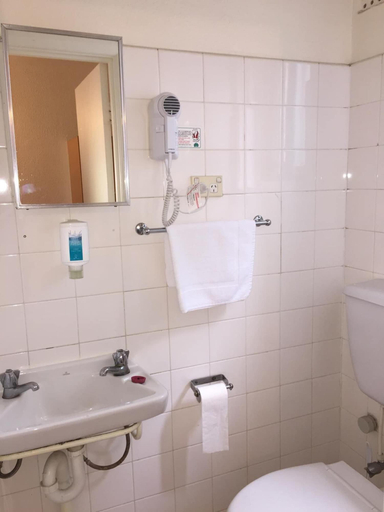 Bathroom 4, Tollgate Motel, Adelaide