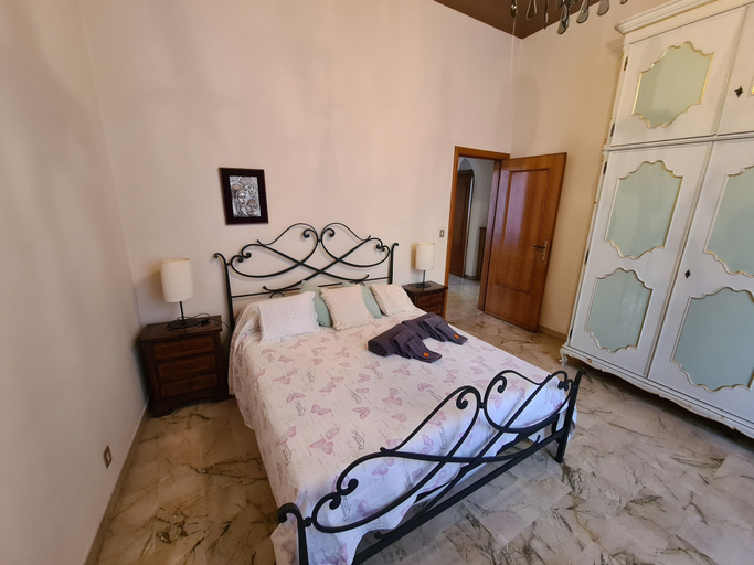 Room 2, Santa in Caruggio- PortofinoVacanze, Genova