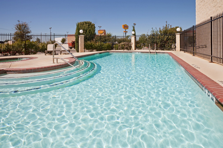Sport & Beauty 2, Holiday Inn Express & Suites LAKE WORTH NW LOOP 820, Tarrant