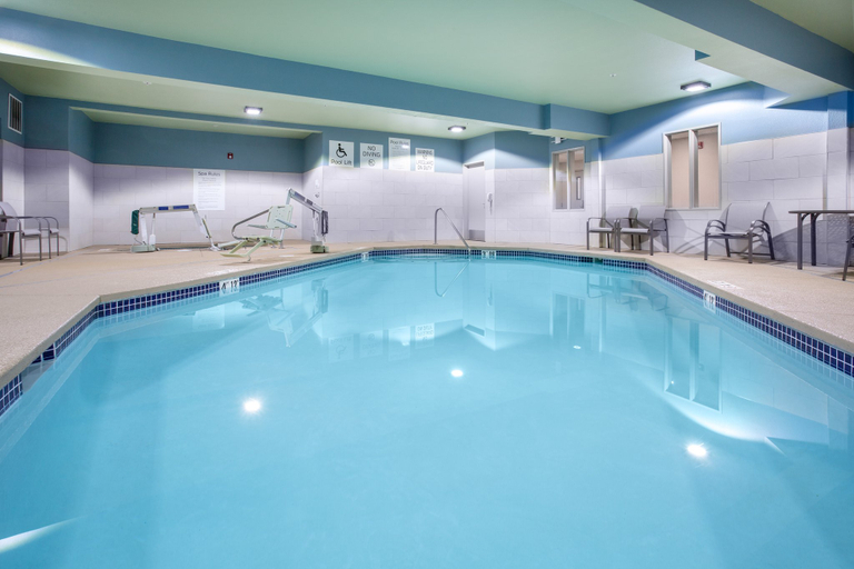 Sport & Beauty 3, Holiday Inn Express & Suites LINCOLN CITY, Lincoln