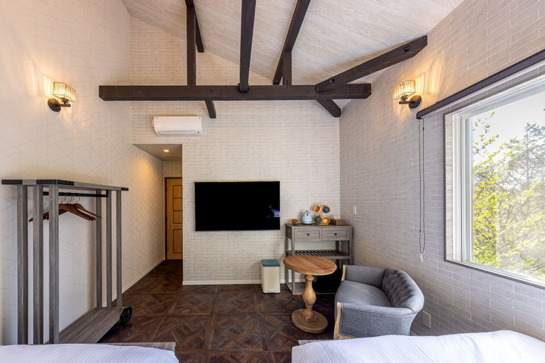 Bedroom 3, Almeria Hotel, Yamanakako