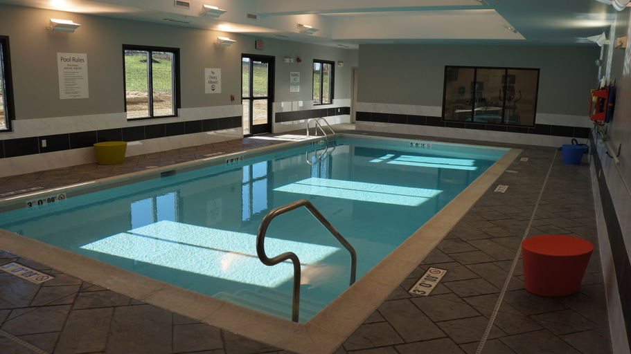 Sport & Beauty 2, Holiday Inn Express & Suites SHIPPENSBURG, Cumberland