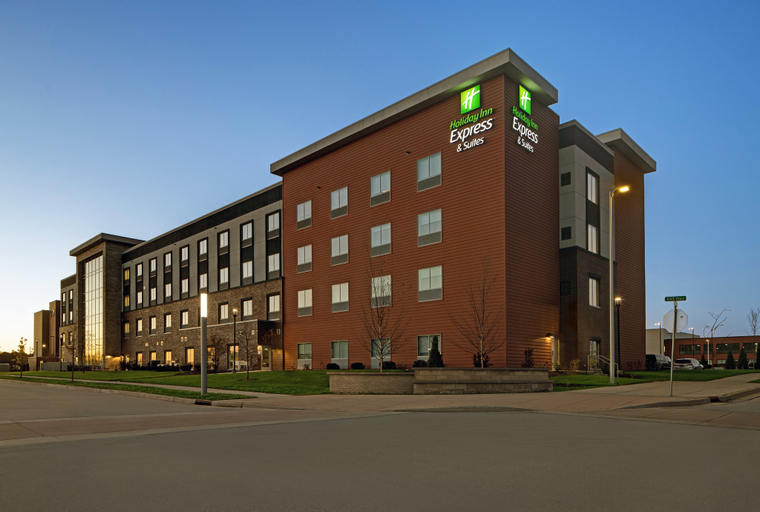 Holiday Inn Express & Suites MILWAUKEE - BROOKFIELD, Waukesha