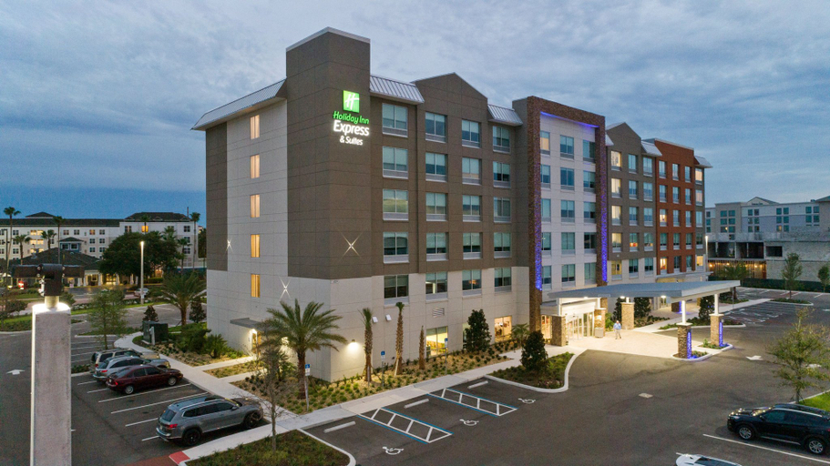 Exterior & Views
