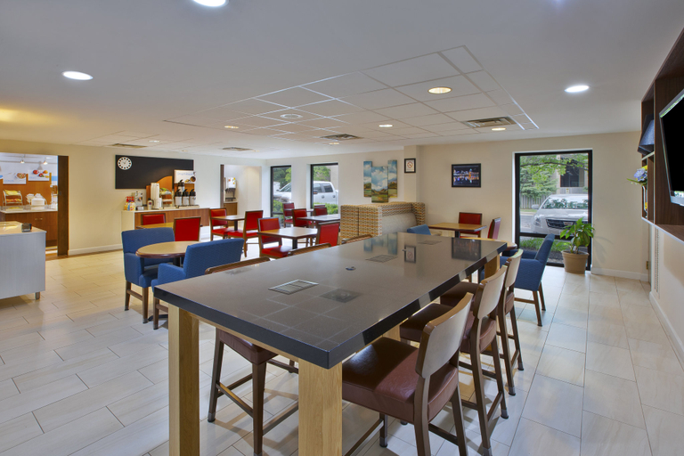 Food & Drinks 4, Holiday Inn Express & Suites CINCINNATI NORTHEAST-MILFORD, Clermont