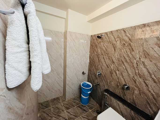 Bathroom 3, Hotel Shree Palace, Ujjain