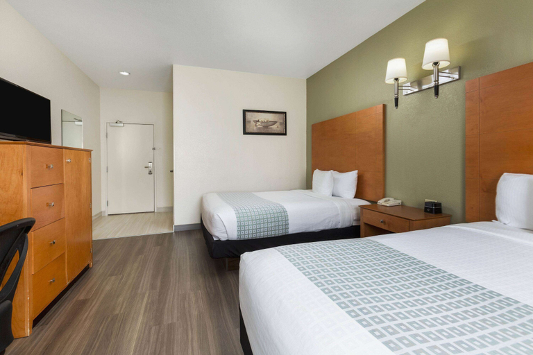 Bedroom 3, La Quinta Inn & Suites by Wyndham Tulare, Tulare