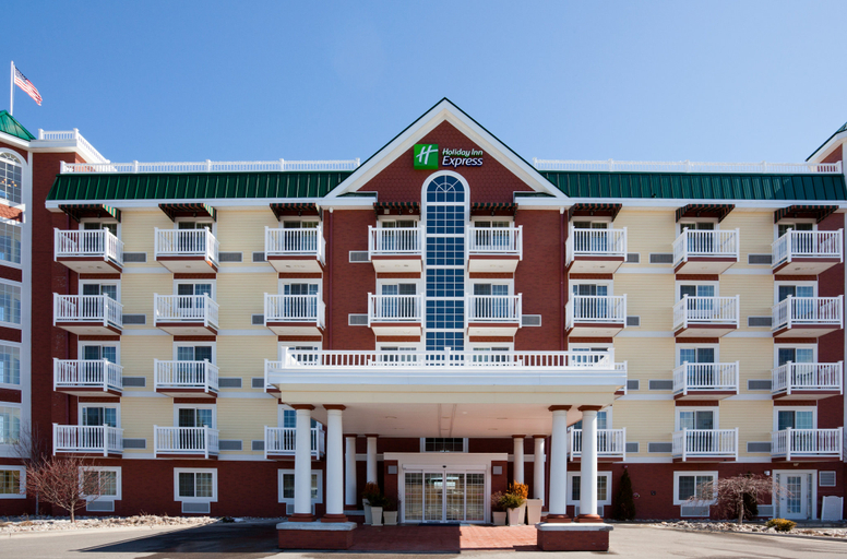 Exterior & Views 3, Holiday Inn Express & Suites PETOSKEY, Emmet