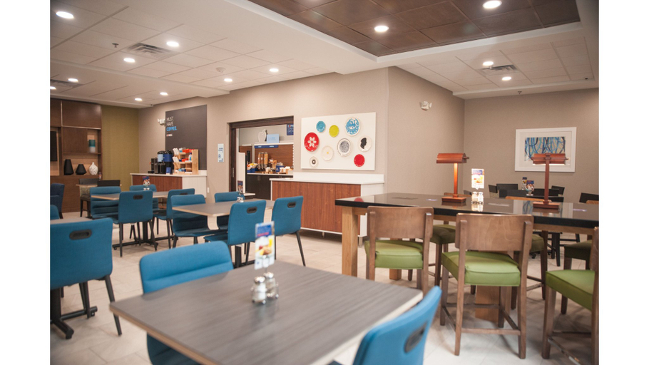 Food & Drinks 5, Holiday Inn Express & Suites NORFOLK, Madison