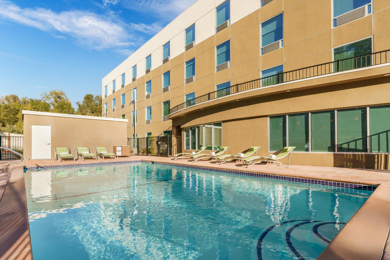 Sport & Beauty 2, Holiday Inn Express & Suites OAKHURST-YOSEMITE PARK AREA, Madera