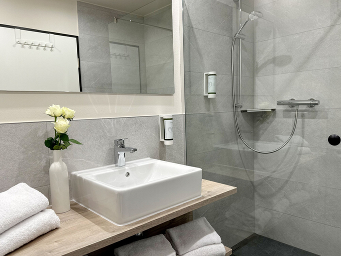 Bathroom 3, DiMas Hotel Ettenheim-Rust, Ortenaukreis