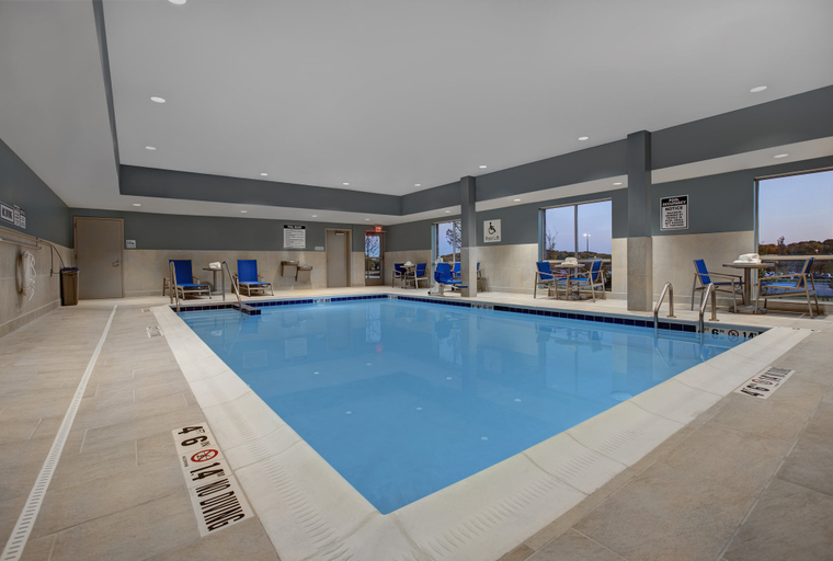 Sport & Beauty 2, Holiday Inn Express & Suites MILWAUKEE - BROOKFIELD, Waukesha