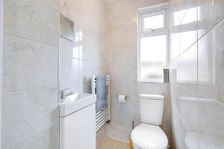 Bathroom 3, 3 Bedroom House with Parking in Windsor, Windsor and Maidenhead