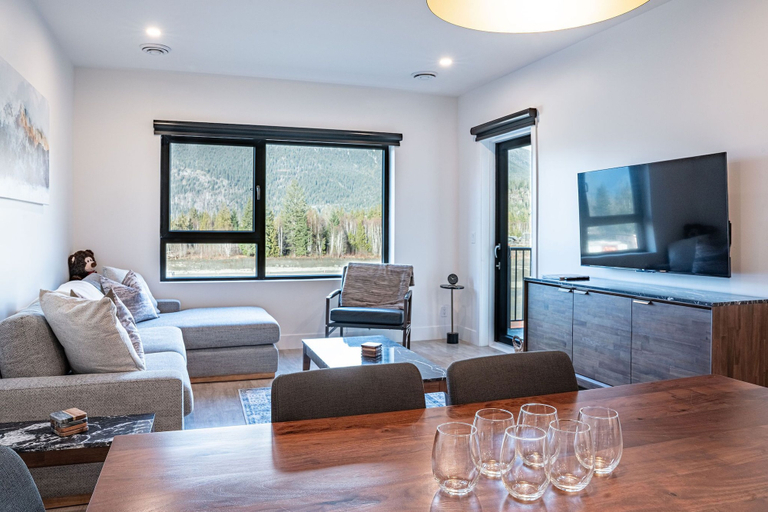 Others 4, Mountainside Revival Revelstoke Vacations, Columbia-Shuswap