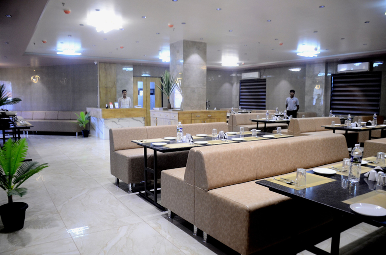 Food & Drinks 4, Clarks Collection Somnath, Gir Somnath