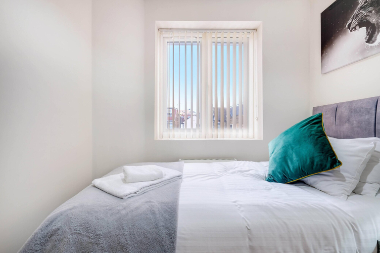 Bedroom 2, Town Center 4 Bedroom 4 bathroom House, Slough