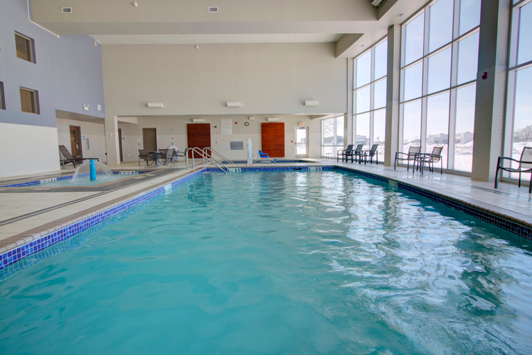 Sport & Beauty 2, Holiday Inn Express & Suites MANKATO EAST, Blue Earth