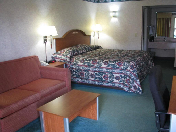 Bedroom 4, Royal Inn Motel, Franklin