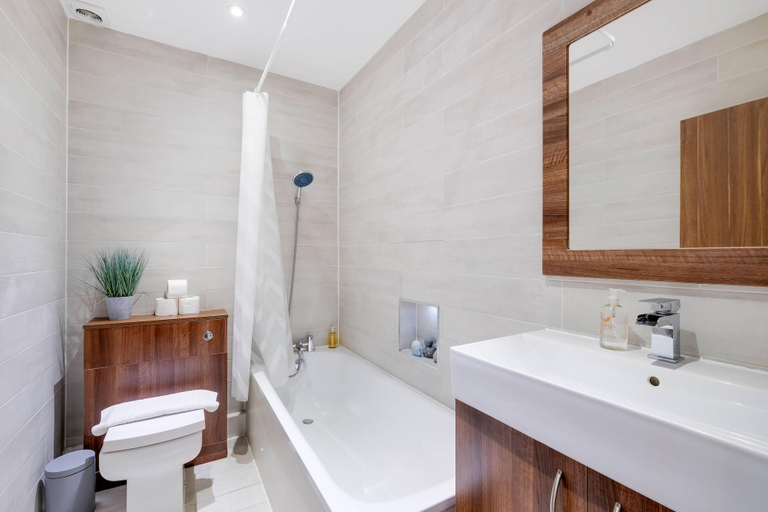Bathroom 3, Town Center 4 Bedroom 4 bathroom House, Slough