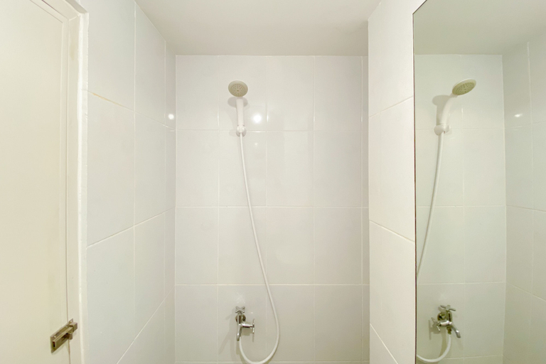 Bathroom 5, Fully Furnished And Modern Studio At Tokyo Riverside Apartment Pik 2, Tangerang