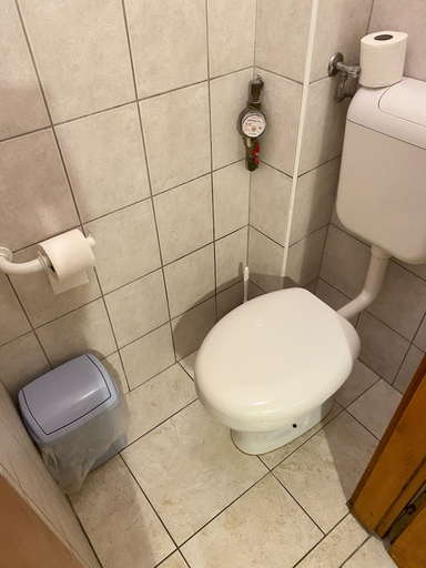 Bathroom 4, Gold Apartments, Budapesti