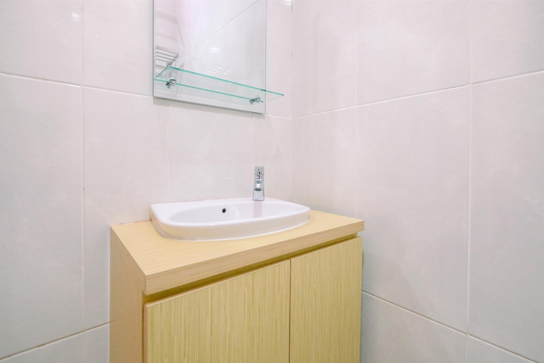 Bathroom 3, Minimalist Studio At Evenciio Margonda Apartment, Depok