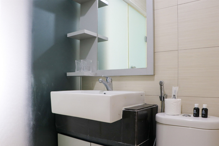 Bathroom 3, Spacious 3Br With Good View At Gateway Pasteur Apartment, Bandung