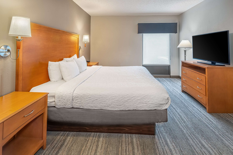 Bedroom 3, Hampton Inn & Suites Nashville-Vanderbilt-Elliston Place, Davidson